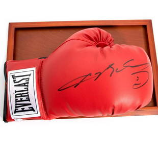 Autographed Boxing Glove By Oscar De La Hoya: Autographed Boxing Glove By Oscar De La Hoya with display case. H: 8.5 inches. W: 15 inches. Depth: 9.5 inches.