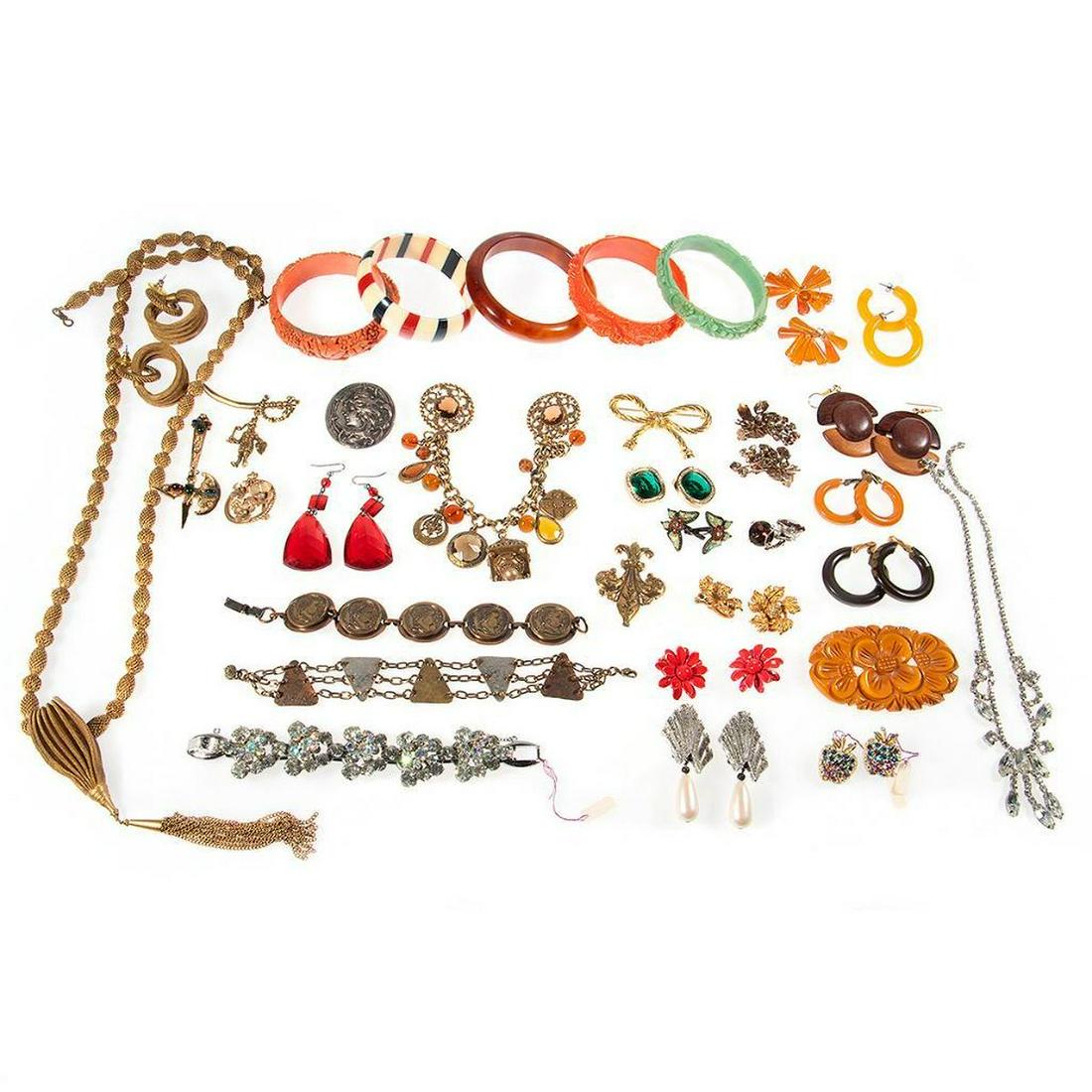 Assorted collection of vintage and costume jewelry: 55 pieces, including resin, bakelite, rhinestone and bone