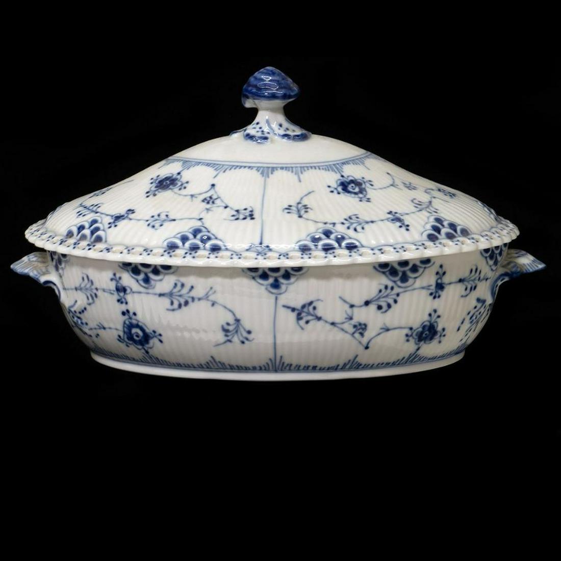 Royal Copenhagen Covered Bowl: In the Blue Onion Pattern. Underglaze stamp to base and under lid. 7in. (18cm) h. 11in. (28cm)l. Condition: Very good, no chips or cracks