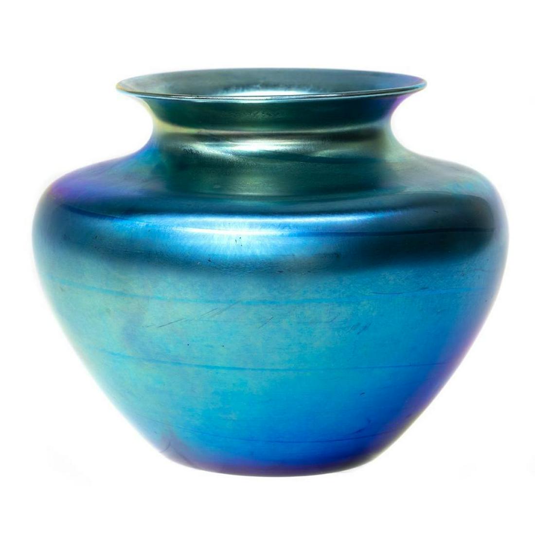 Steuben Aurene Irridescent Glass Vase: 5 1/2in (13cm) h. Condition: Very good, no charks or chips