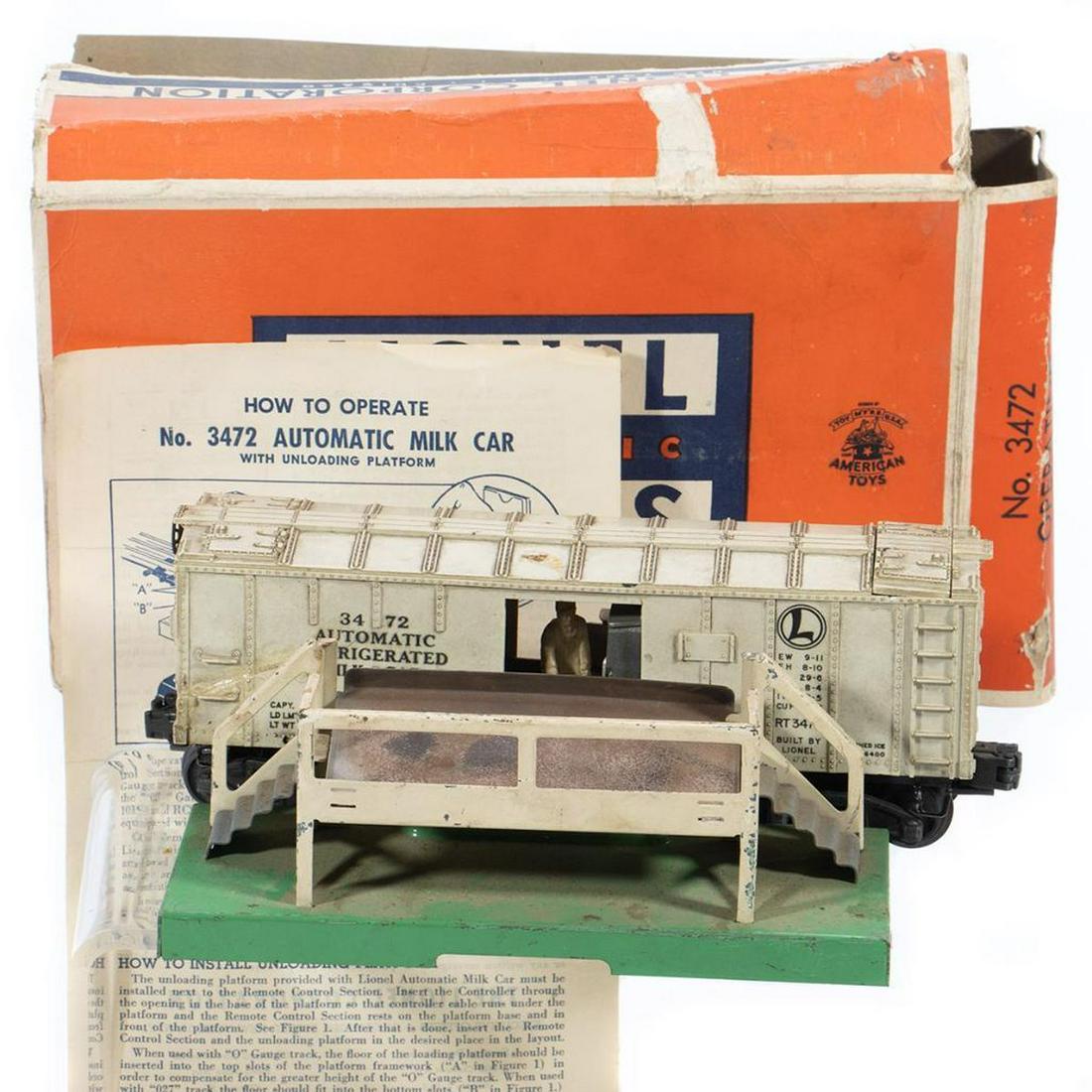 Lionel 3472 Automated Milk Car and Platform (1 of 3)