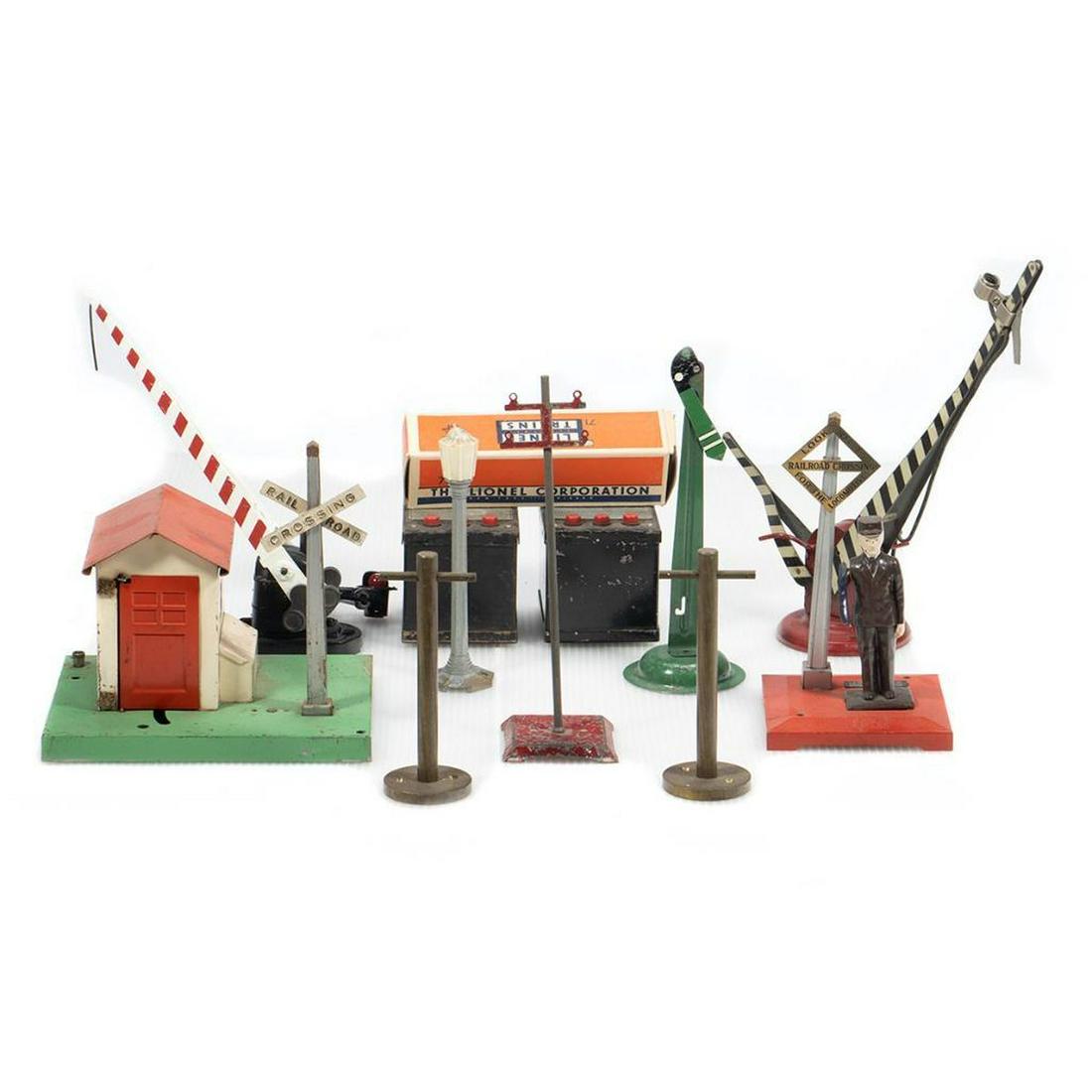 Lionel and American Flyer Accessories for Parts: 1045UsedGateman - missing right hand and lantern 45NUsedGateman - missing lantern UsedModern crossing gate - cross buck missing, mast with lights broken off, no light pipe, no lenses 25€Â?usedpl