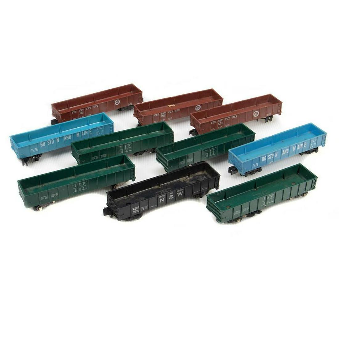 American Flyer S Gauge Gondolas: UsedGondolas : 24124 Boston and Maine, Pikemaster Trucks, missing one step: 805 Pennsylvania, Knuckle couplers, missing one step, finish is damage; 24106 Pennsylvania, knuckle couplers, chip in bottom