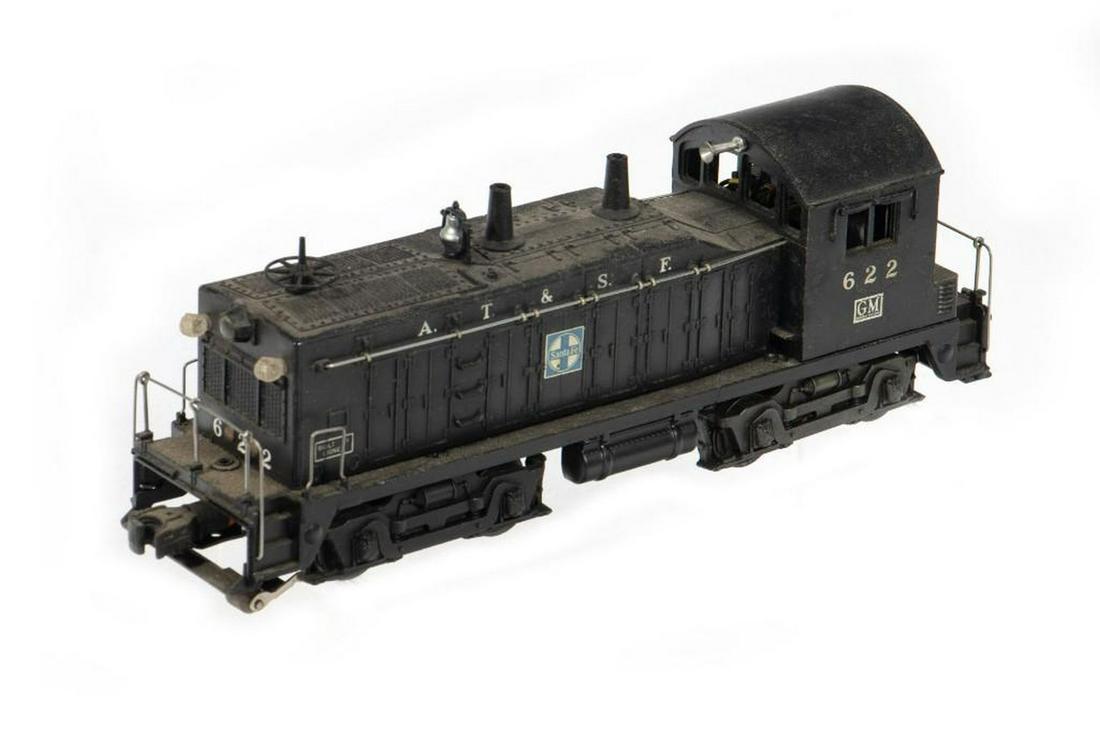 Lionel Post War 622 Santa Fe Diesel Switcher (1 of 4)
