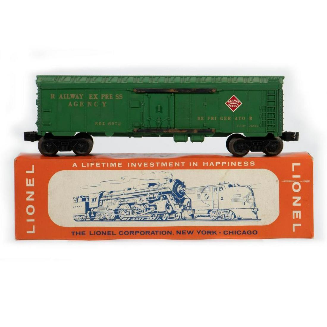 Lionel 6572 Railway Express Car in original box. (1 of 3)