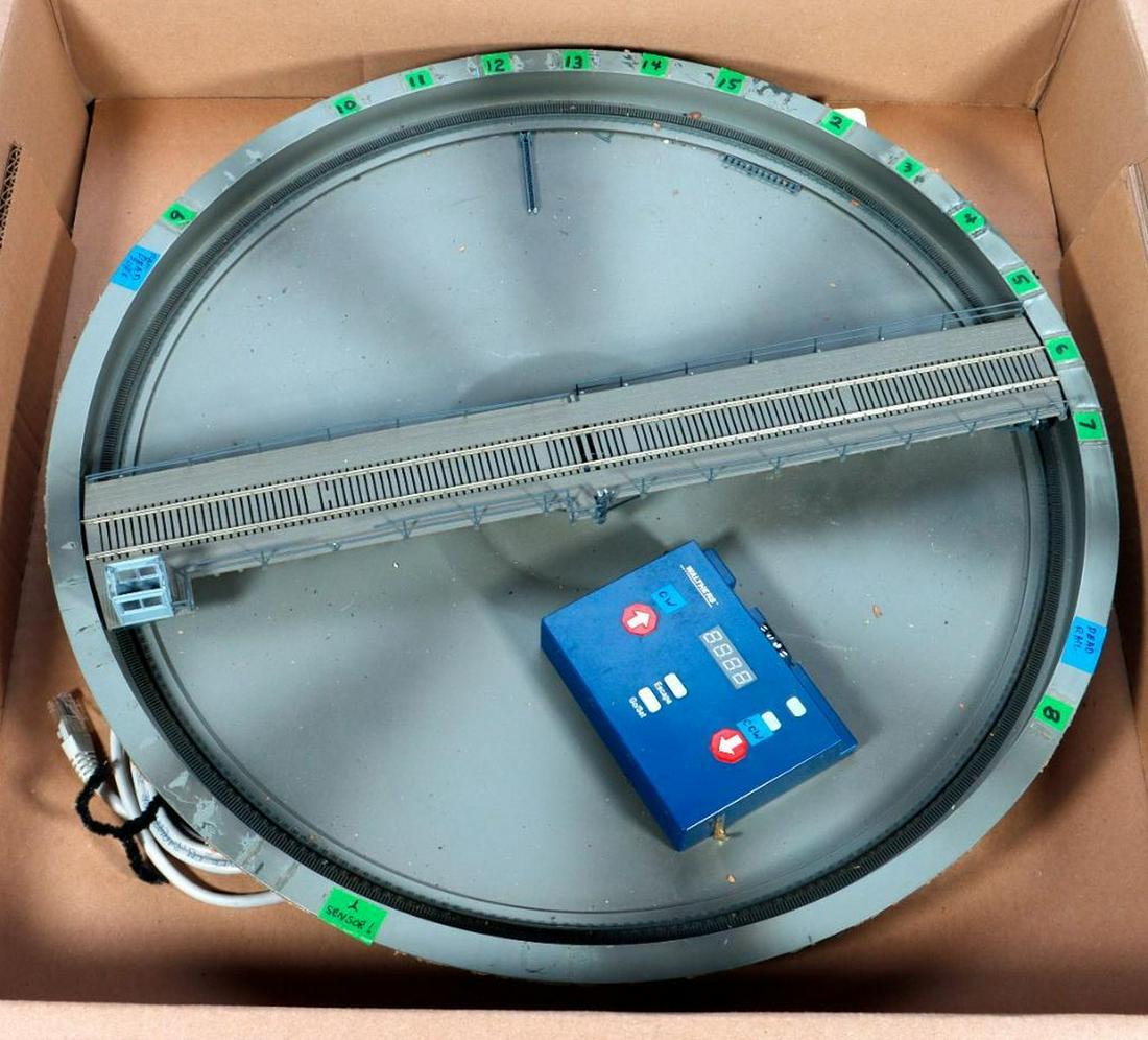 Walthers 18 inch turntable. (1 of 1)