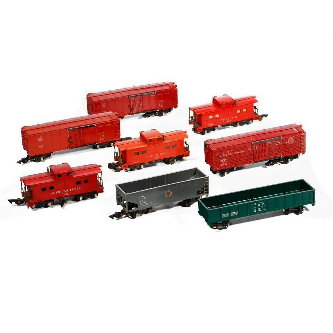 18 American Flyer S Gauge Freight Cars with 1948 Couplers: 18 American Flyer Freight Cars with 1948 Couplers (brass weights) 1. 633 Red Plastic B&O Box Car. Die cast chassis. Brake wheel, roof walk ends,, doors, door guides, latches intact. 2. 630 Reading lig