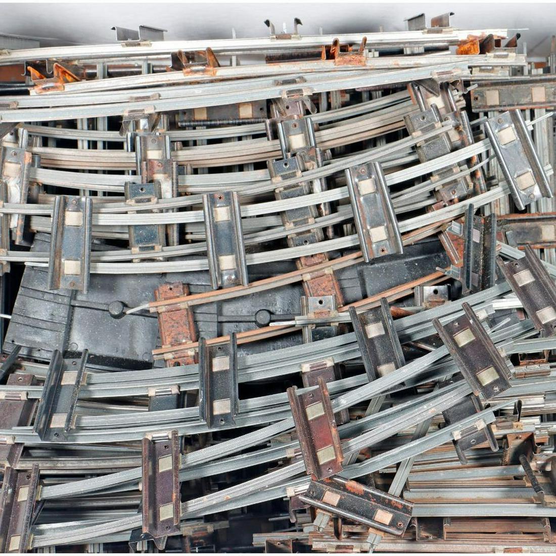 American Flyer S Gauge Track Lot: American Flyer S Gauge 75 Pieces of 700 Straight Track 16 Pieces of 702 Curve Track 2 Pieces of 702 Curve Track with 727 Black Narrow Tie Rubber Roadbed 10 Pieces of 703 Half Curve Track - some are 70