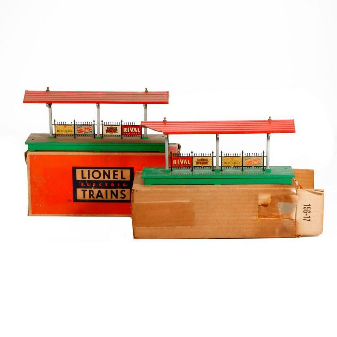 Lionel 4 156 Platforms (2) boxed (2) not boxed one w broken roof. (1 of 2)