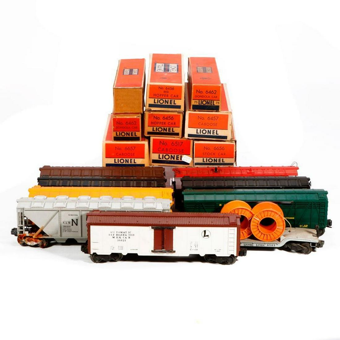 (19) Lionel Postwar Freight Cars (1 of 2)