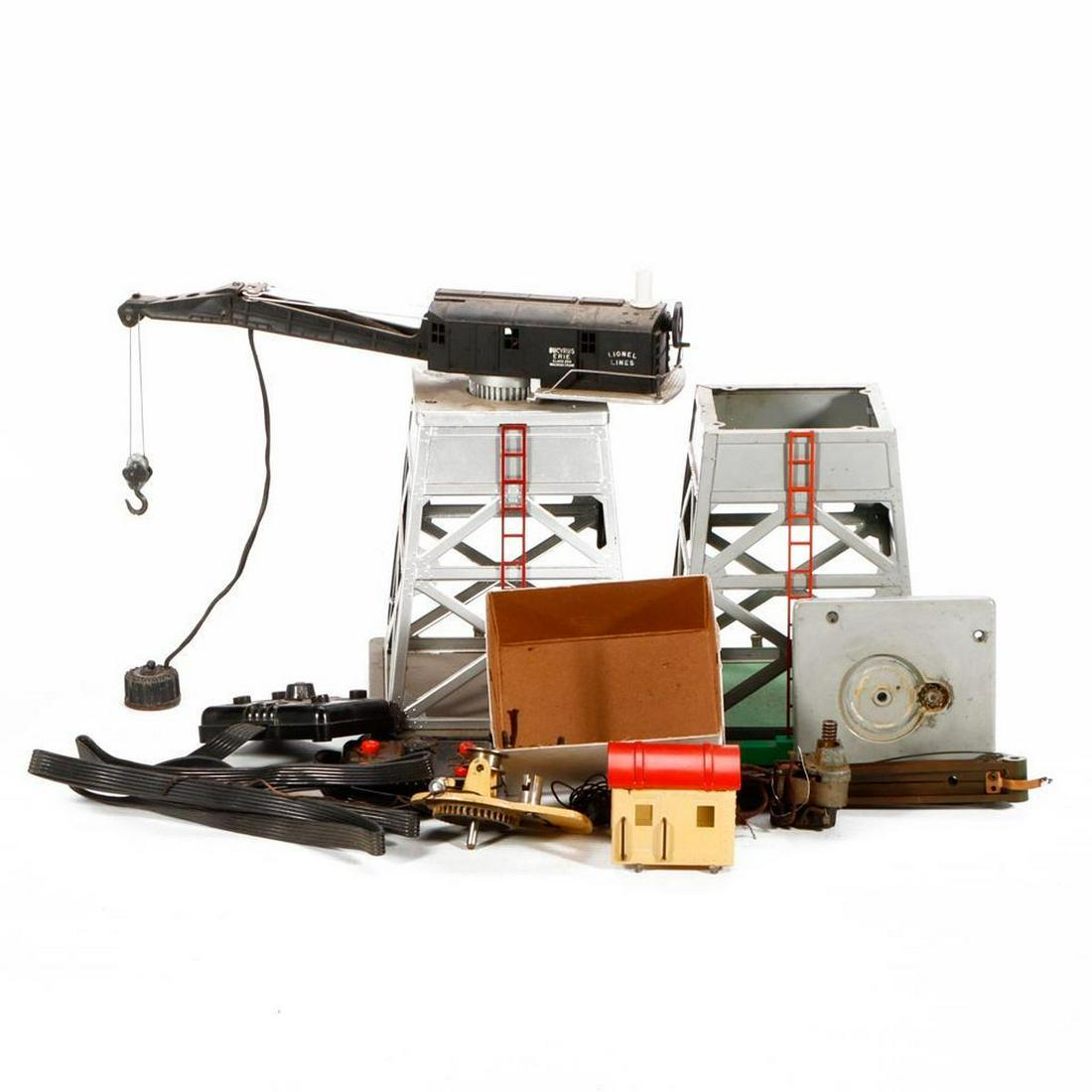 Lionel 165 Crane and 182 Crane - in pieces, need work (1 of 2)