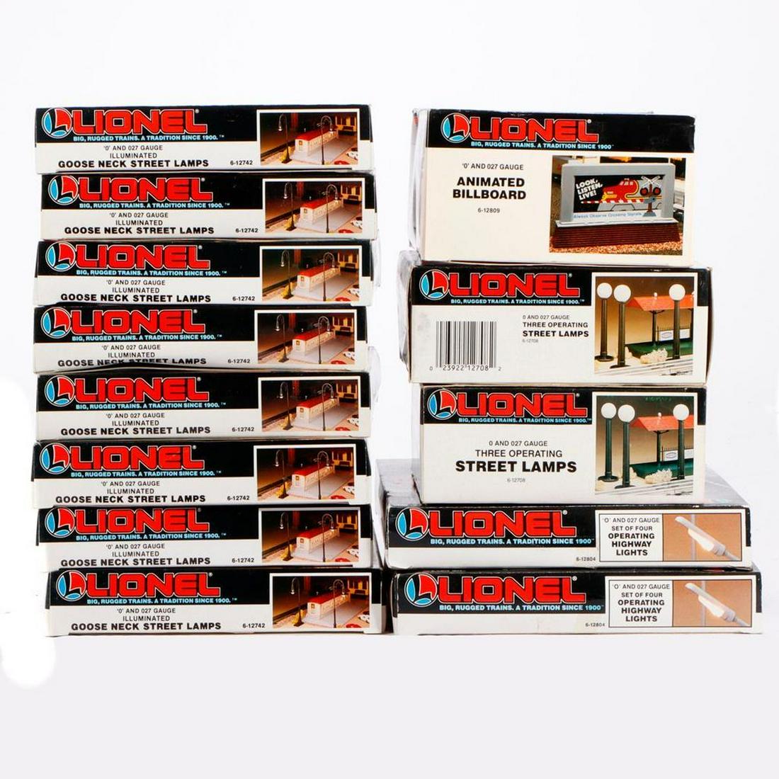 Lionel Animated Billboard & 12 Street Light Sets (1 of 2)