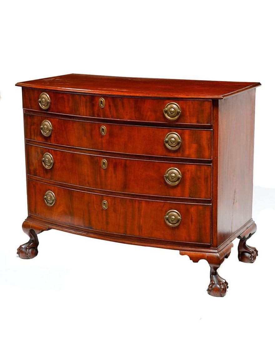 Chippendale Mahogany Bow-front Chest of Drawers. (1 of 4)