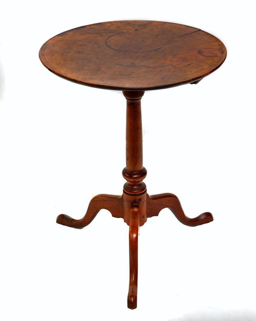 Chippendale Walnut Dish-top Tilt-top Tea Table. (1 of 2)