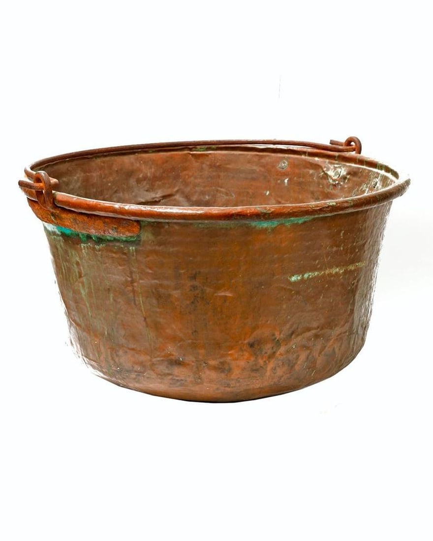 Large Copper Handled Cauldron. (1 of 1)