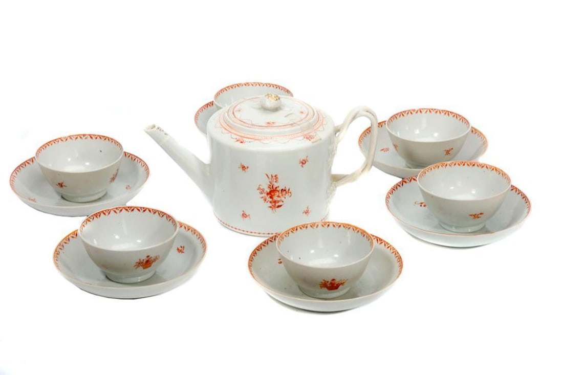 Chinese Export Teapot, Cups and Saucers. (1 of 2)