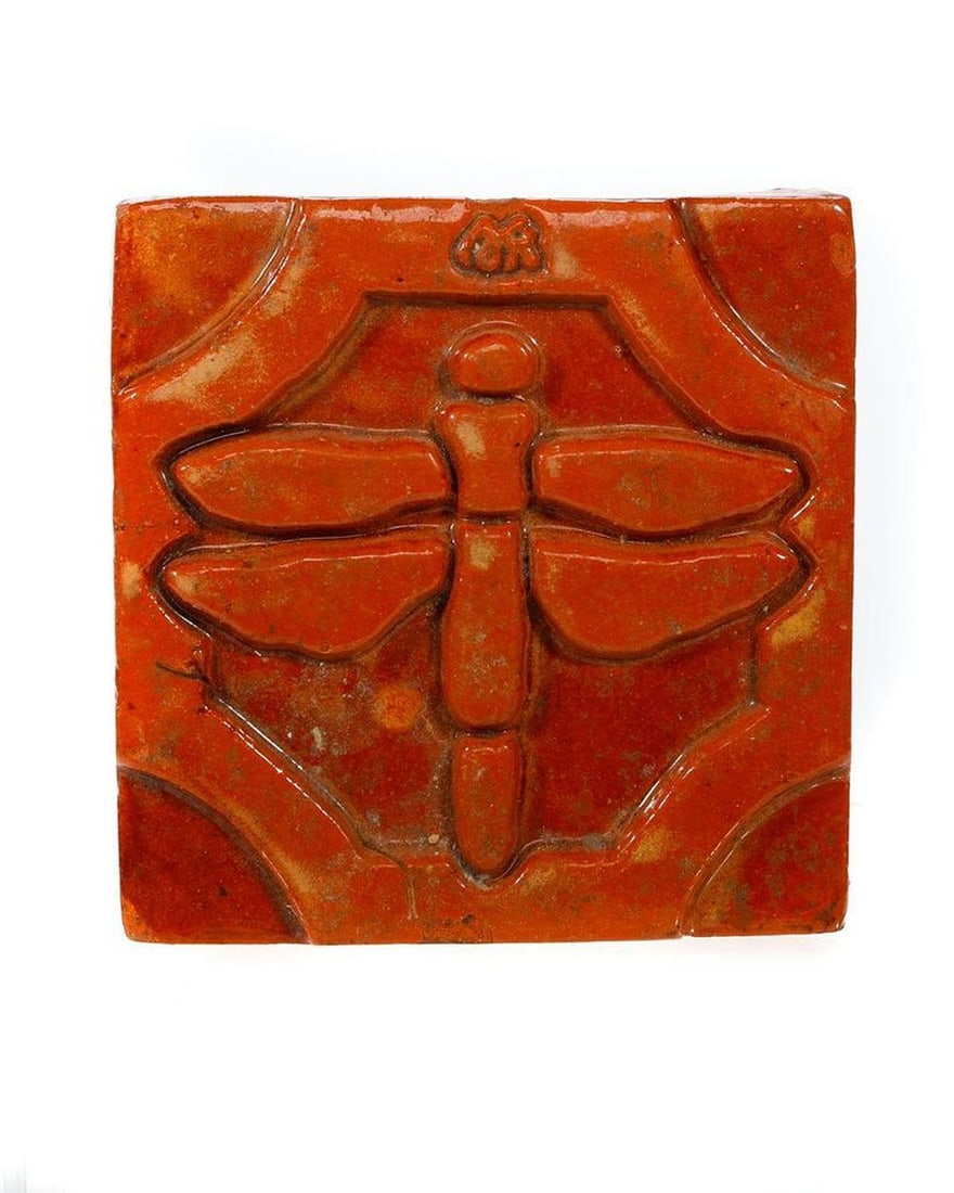 Arts & Crafts style glazed ceramic tile (1 of 2)