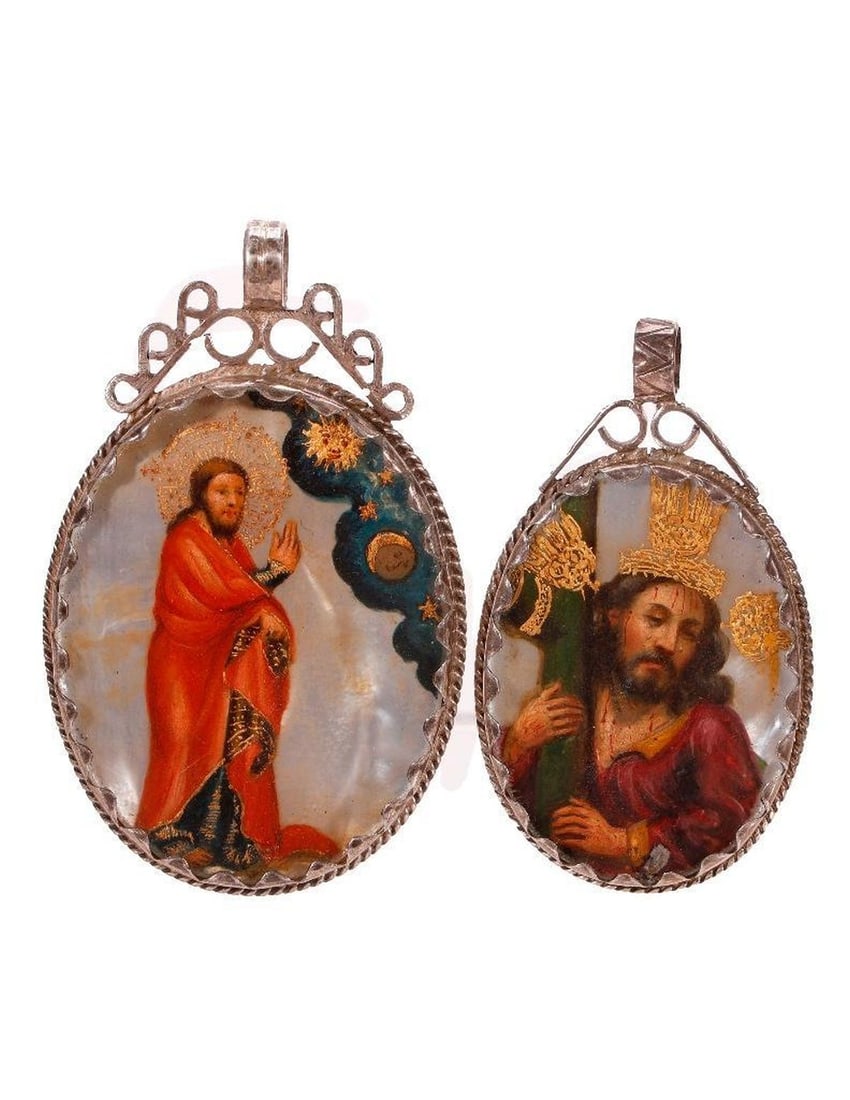 Two Mother-of-Pearl Relicario Medallions of Jesus. (1 of 2)