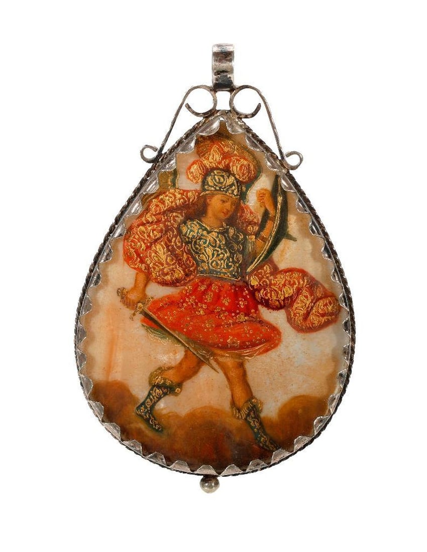 Mother-of-Pearl Relicario Medallion, St. Michael. (1 of 2)