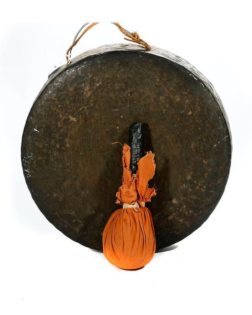 Hammered Metal Gong with Prop Mallet. (1 of 1)