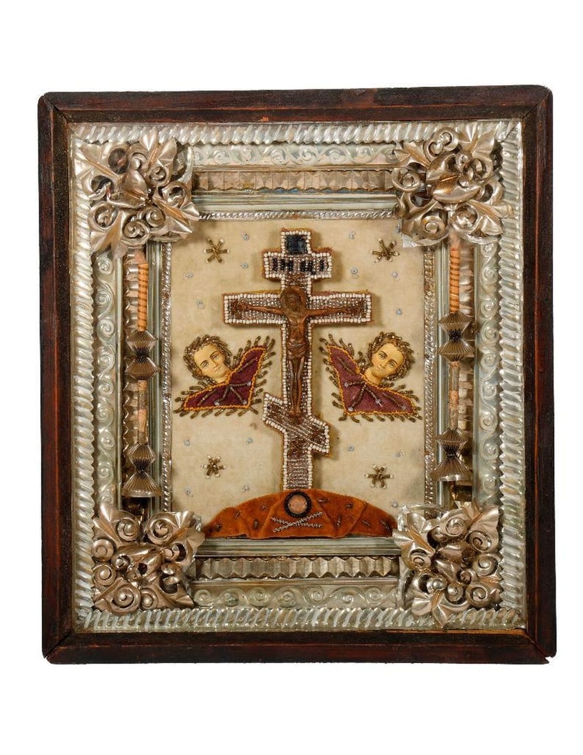 An Icon of a Beaded Crucifixion with Angels, in Kiot.: Eastern European, 19th/20th Century. A beaded crucifixion with a metal figure of Christ, mounted on beaded velvet with printed paper angels with velvet wings, with an ornate foil liner in a rectangula