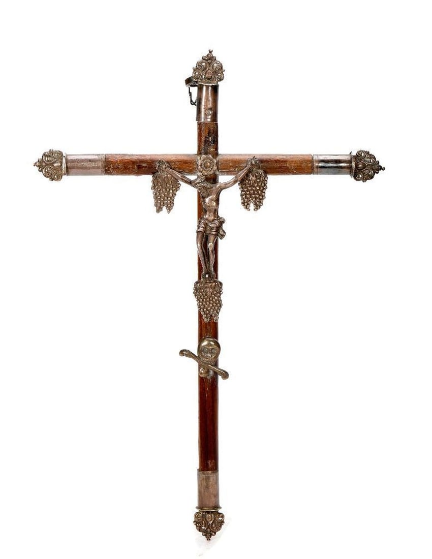 Vintage Wood and Silver Metal Hanging Crucifix. (1 of 2)