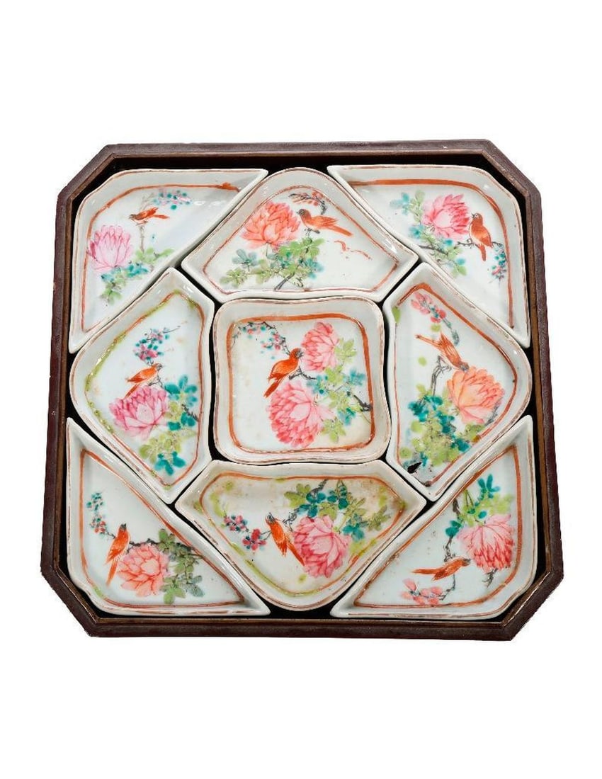 Chinese Porcelain Condiment Dishes in Tray. (1 of 2)