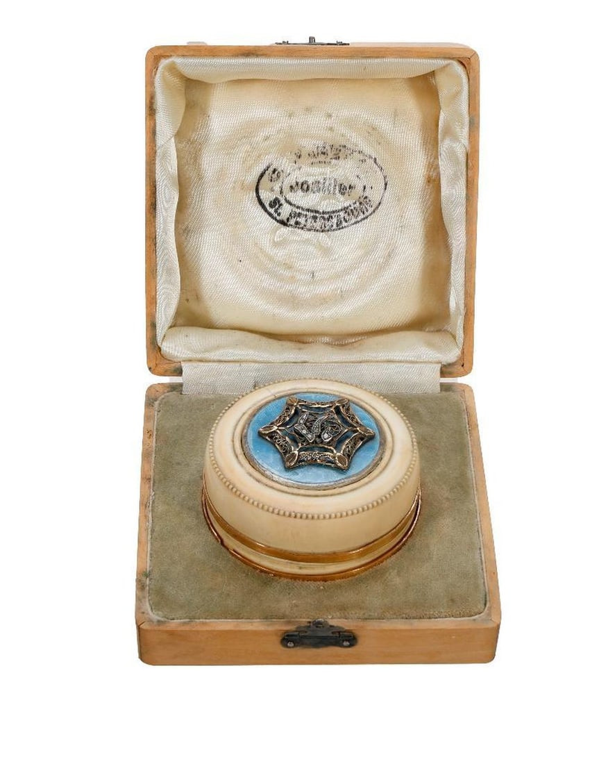 Russian Style Snuff Box. (1 of 4)