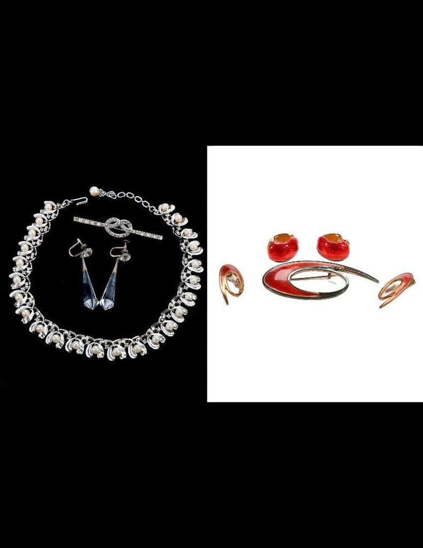 A group of costume and silver jewelry (1 of 5)