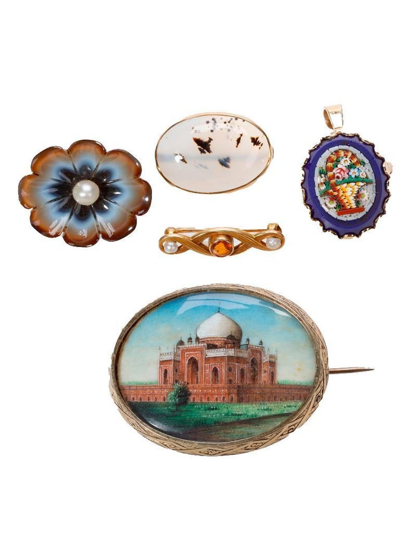 Five antique gold brooches (1 of 2)