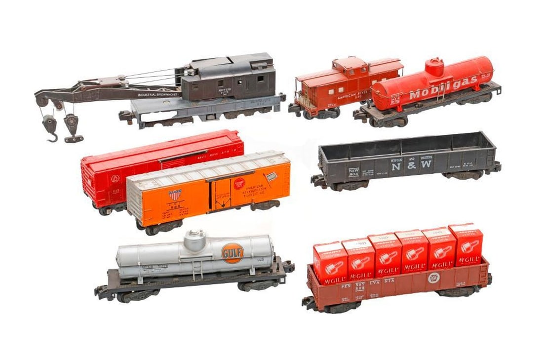 American Flyer S gauge knuckle couple car assortment: 1 944 crane car, 1 930 caboose, 1 925 Gulf tank car, 1 24316 Mobilgas tank car, 1 804 N&W gondola, 1 805 Pennsy gondola with improvised box loads, 1 633 B&O box car with knuckle conversion coupler, 1