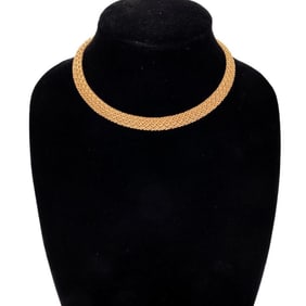 A 14k gold collar necklace