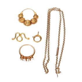 A group of 10k gold scrap jewelry