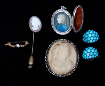 A group of 10k gold and silver jewelry