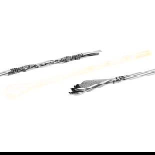 Argentinian Silver and and Rose Gold Bombilla/Straw: The 800 silver filter straw with rose gold overlay to the mouthpiece and relief decoration; 8" long. Approx. 32 grams.