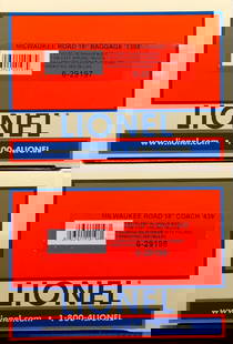 Lionel O Gauge Hiawatha 18" Aluminum Car 2-Pack: Lionel O Gauge 6-29196 Milwaukee Road 18 inch Aluminum Car 2-Pack in shelf worn, faded original box. Baggage 1305 and Coach 439