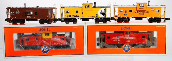 (5) O Gauge Cabooses including smokers