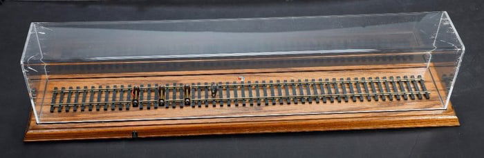 Lionel O Gauge Display Case with Rollers