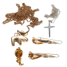 A group of 10k gold jewelry