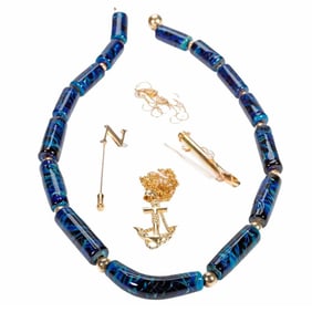 A group of 14k gold jewelry