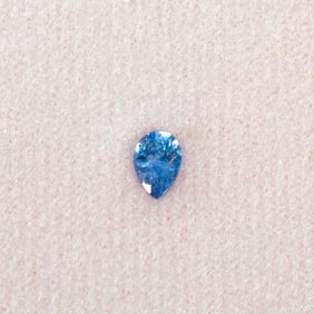An unmounted benitoite
