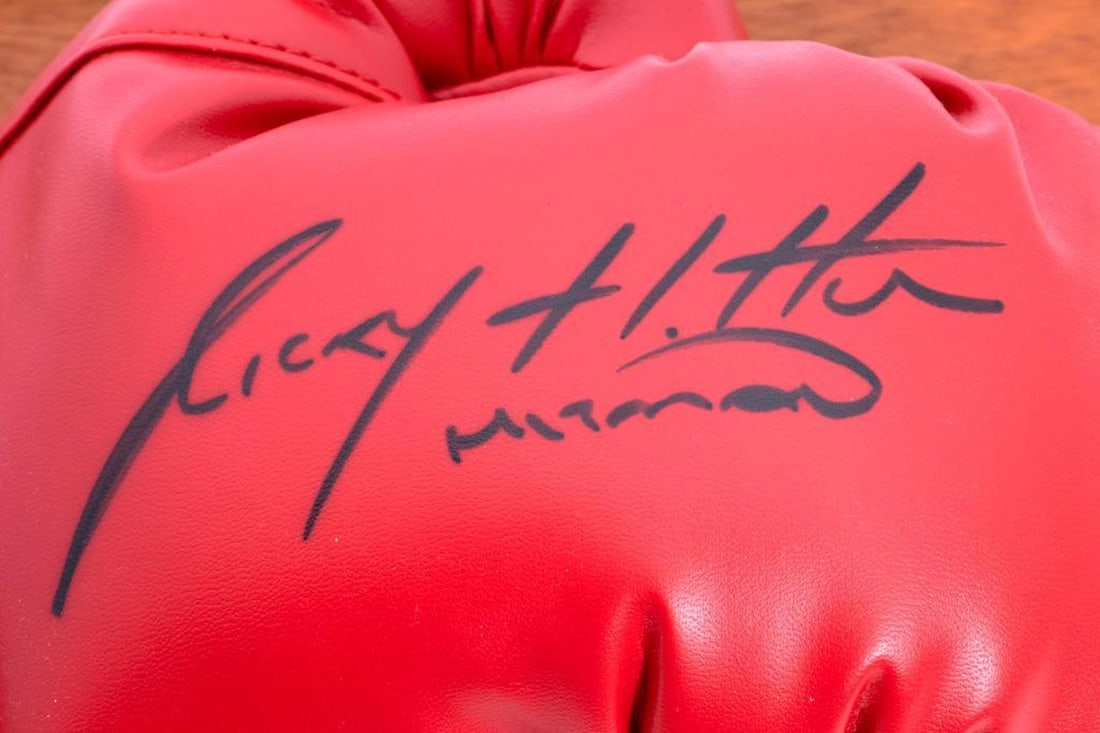 Autographed Boxing Glove By Ricky Hatton - 2