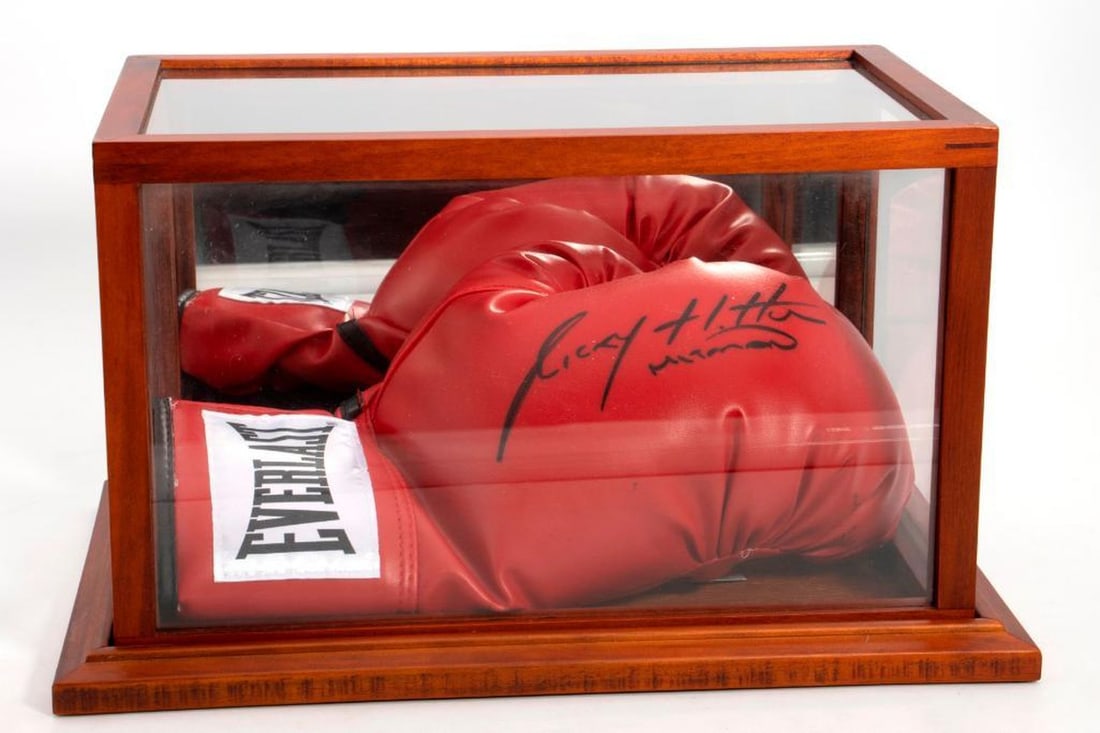 Autographed Boxing Glove By Ricky Hatton - 3