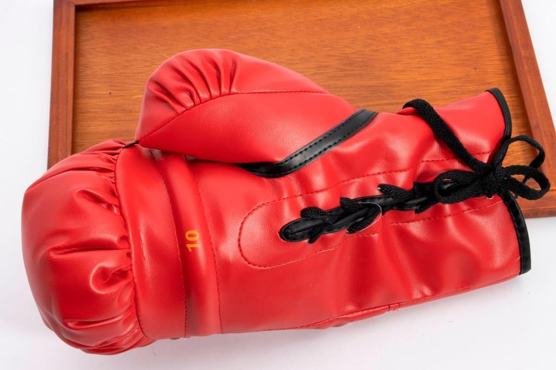 Autographed Boxing Glove By Ricky Hatton - 5