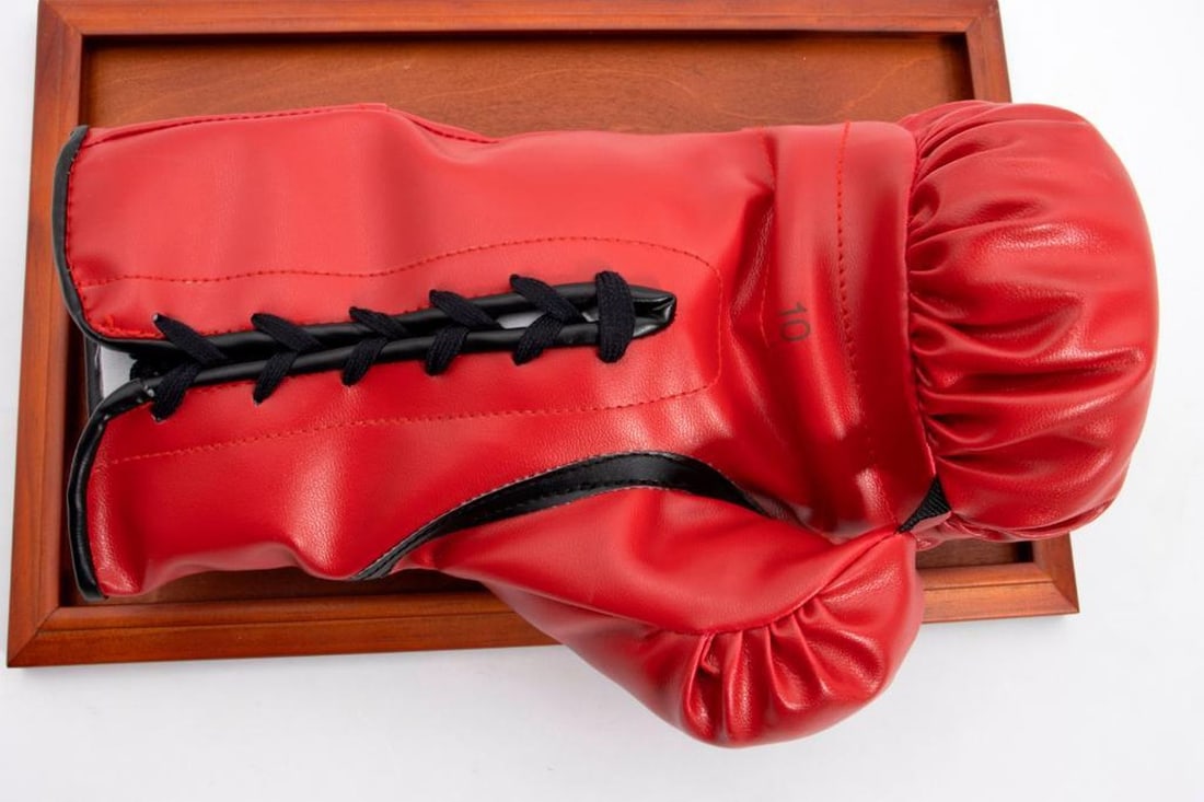 Autographed Boxing Glove By Ricky Hatton - 2