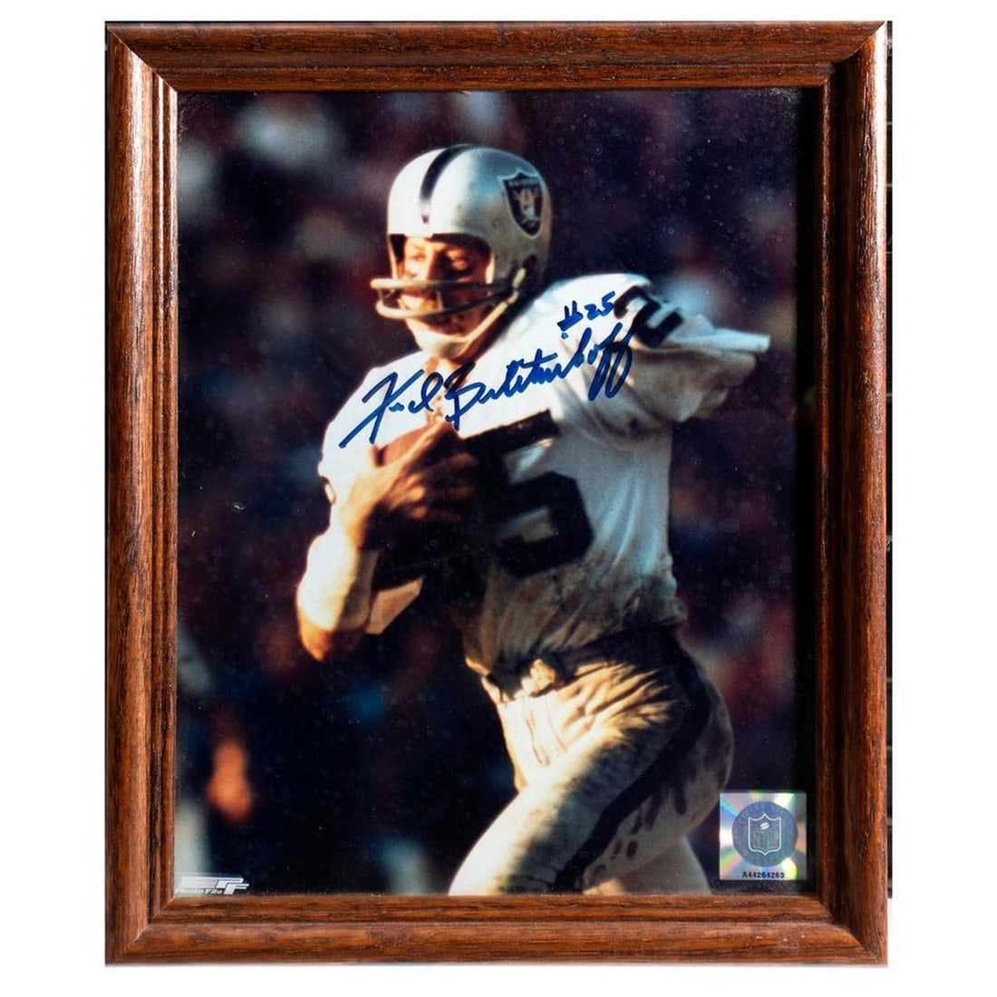Fred Biletnikoff Autographed Photograph: Fred Biletnikoff Autographed Photograph. Frame: 11 x 9 inches. Photo: 10 x 8 inches.