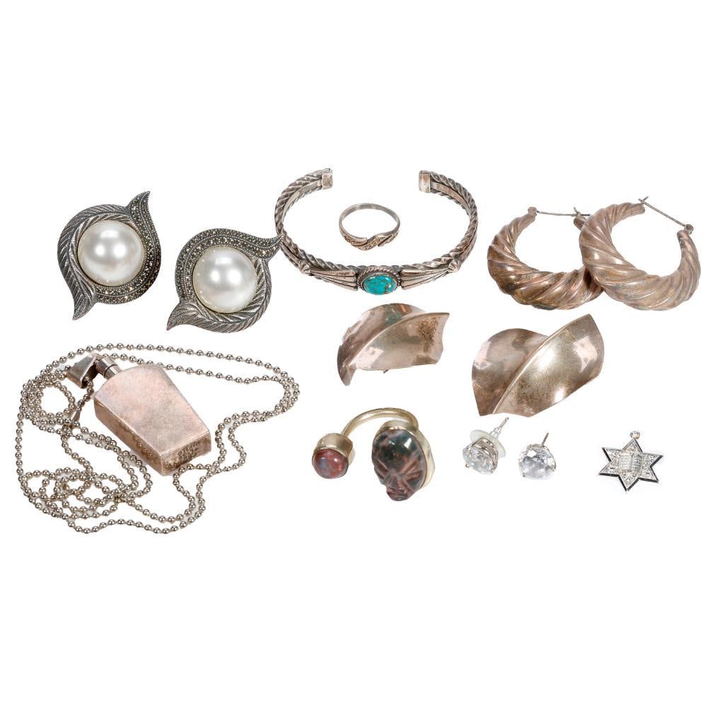 A group of sterling silver jewelry (1 of 6)