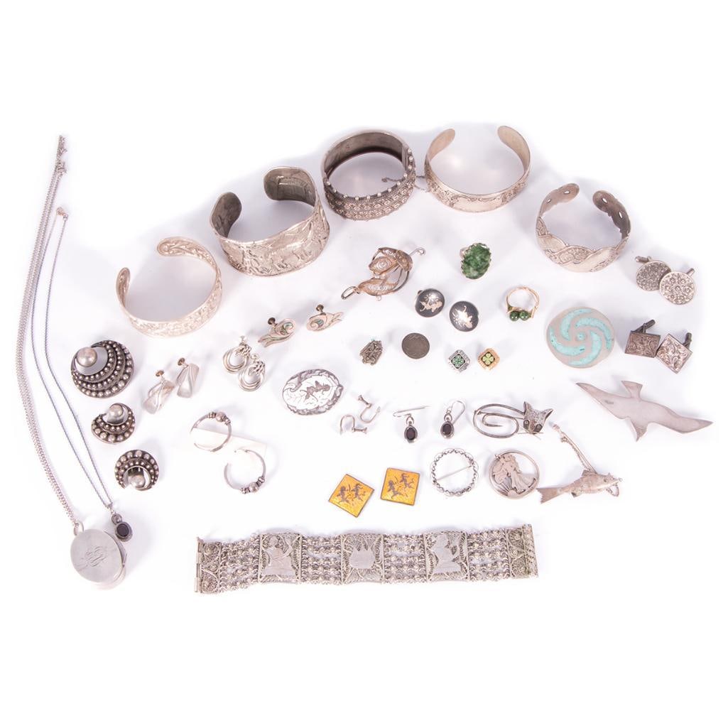 Collection of 30 pieces of silver jewelry (1 of 5)