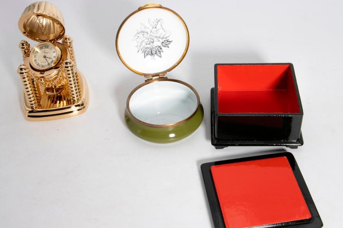 Chass Quartz Clock and Two Enamel Boxes - 4