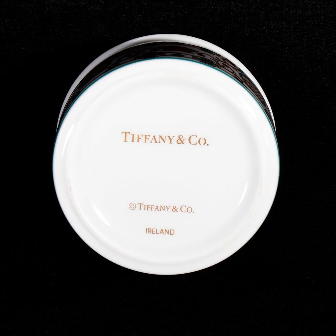 Lot of European Porcelains, Including Boxes, Inkwell and Figure - 6